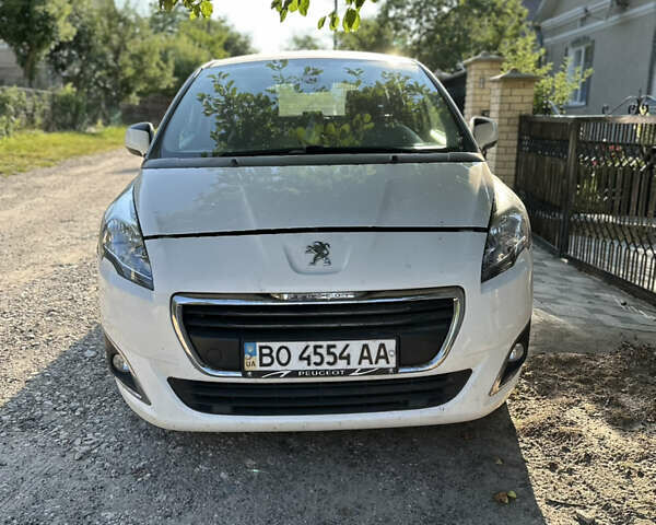 Белый Пежо 5008, объемом двигателя 1.6 л и пробегом 196 тыс. км за 10000 $, фото 1 на Automoto.ua