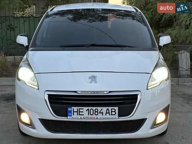 Белый Пежо 5008, объемом двигателя 1.56 л и пробегом 178 тыс. км за 10500 $, фото 1 на Automoto.ua