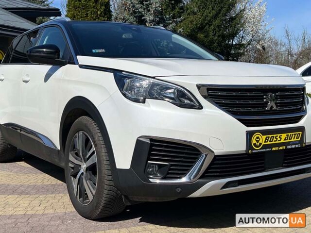 Белый Пежо 5008, объемом двигателя 1.2 л и пробегом 56 тыс. км за 20499 $, фото 1 на Automoto.ua