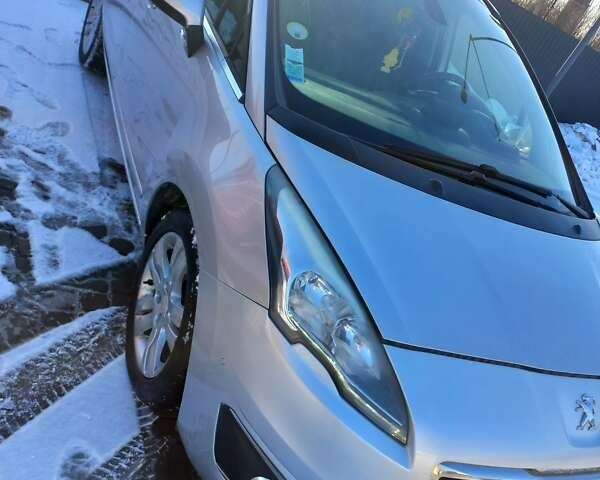 Пежо 5008, объемом двигателя 1.6 л и пробегом 240 тыс. км за 10599 $, фото 1 на Automoto.ua