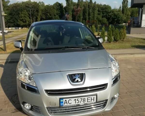 Серый Пежо 5008, объемом двигателя 1.6 л и пробегом 253 тыс. км за 6999 $, фото 1 на Automoto.ua