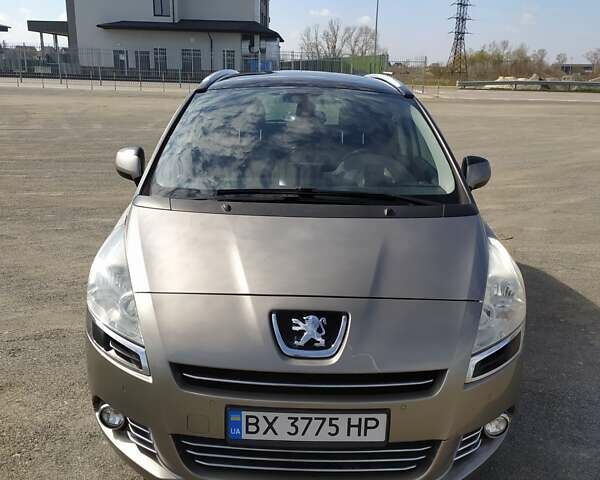 Сірий Пежо 5008, об'ємом двигуна 1.6 л та пробігом 226 тис. км за 7300 $, фото 1 на Automoto.ua