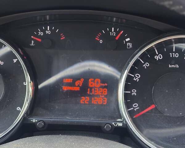 Серый Пежо 5008, объемом двигателя 2 л и пробегом 225 тыс. км за 9594 $, фото 1 на Automoto.ua