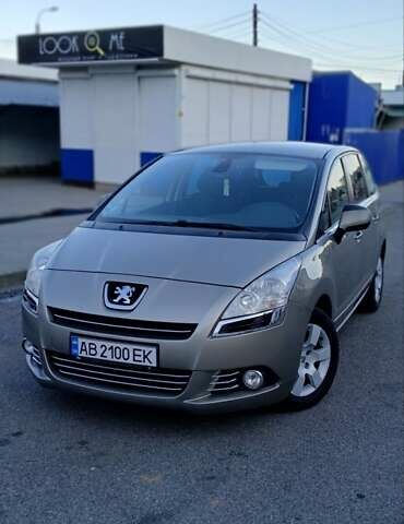 Серый Пежо 5008, объемом двигателя 1.6 л и пробегом 317 тыс. км за 6900 $, фото 1 на Automoto.ua
