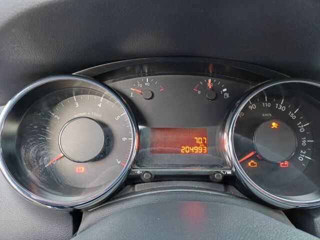 Серый Пежо 5008, объемом двигателя 1.6 л и пробегом 205 тыс. км за 5500 $, фото 1 на Automoto.ua