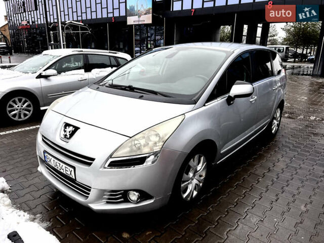 Серый Пежо 5008, объемом двигателя 1.6 л и пробегом 237 тыс. км за 5900 $, фото 1 на Automoto.ua