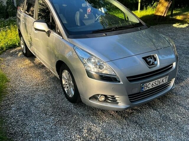Серый Пежо 5008, объемом двигателя 1.6 л и пробегом 263 тыс. км за 7800 $, фото 1 на Automoto.ua