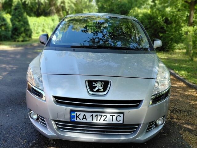Серый Пежо 5008, объемом двигателя 1.6 л и пробегом 181 тыс. км за 7500 $, фото 1 на Automoto.ua