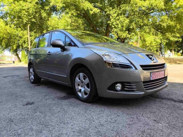 Серый Пежо 5008, объемом двигателя 2 л и пробегом 194 тыс. км за 7900 $, фото 1 на Automoto.ua