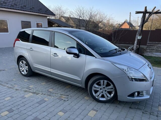 Серый Пежо 5008, объемом двигателя 2 л и пробегом 332 тыс. км за 7900 $, фото 1 на Automoto.ua