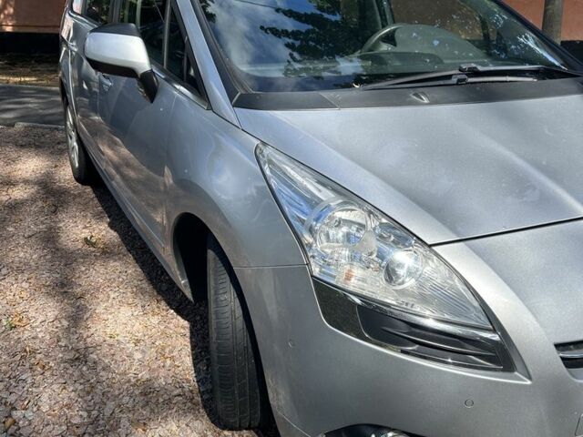 Серый Пежо 5008, объемом двигателя 1.6 л и пробегом 192 тыс. км за 8450 $, фото 1 на Automoto.ua