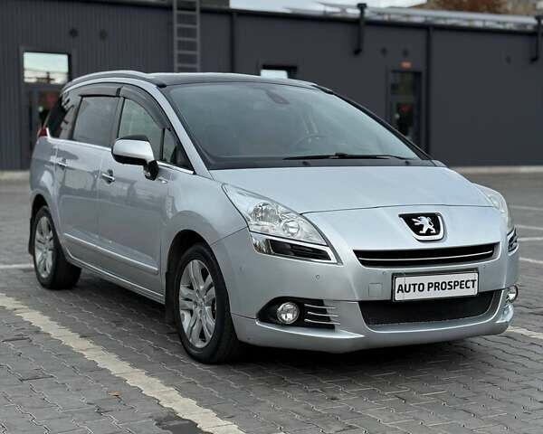 Серый Пежо 5008, объемом двигателя 1.6 л и пробегом 269 тыс. км за 7500 $, фото 1 на Automoto.ua