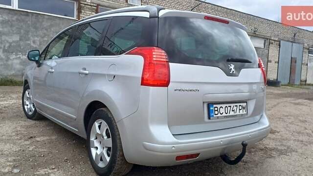 Серый Пежо 5008, объемом двигателя 1.6 л и пробегом 217 тыс. км за 9500 $, фото 1 на Automoto.ua
