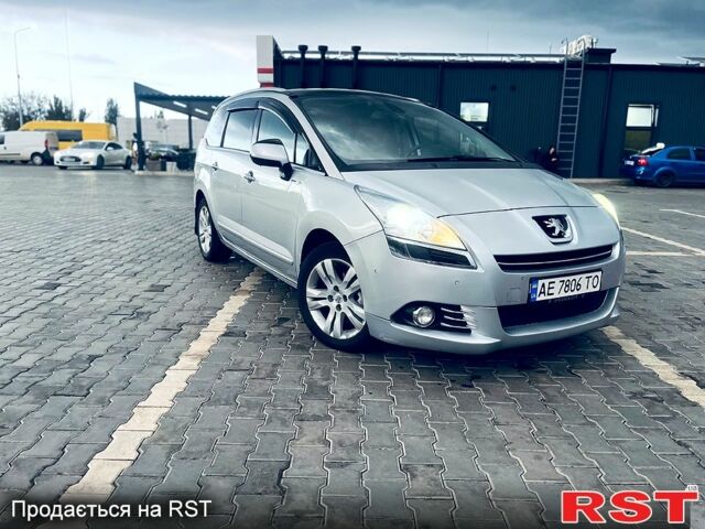 Сірий Пежо 5008, об'ємом двигуна 1.6 л та пробігом 268 тис. км за 9500 $, фото 1 на Automoto.ua