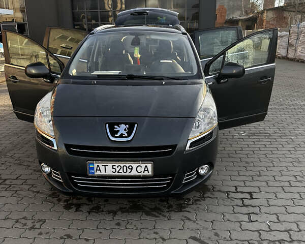 Сірий Пежо 5008, об'ємом двигуна 1.56 л та пробігом 245 тис. км за 8000 $, фото 1 на Automoto.ua