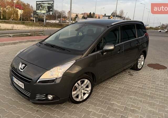 Серый Пежо 5008, объемом двигателя 2 л и пробегом 211 тыс. км за 10699 $, фото 1 на Automoto.ua