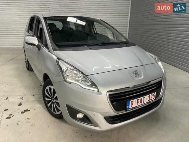 Серый Пежо 5008, объемом двигателя 1.6 л и пробегом 237 тыс. км за 10650 $, фото 1 на Automoto.ua