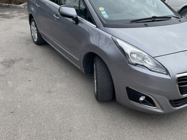 Серый Пежо 5008, объемом двигателя 2 л и пробегом 240 тыс. км за 12300 $, фото 1 на Automoto.ua