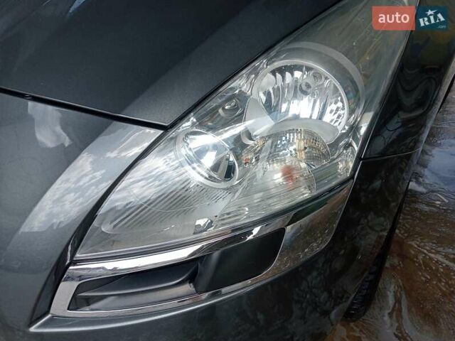 Серый Пежо 5008, объемом двигателя 1.6 л и пробегом 208 тыс. км за 8000 $, фото 1 на Automoto.ua