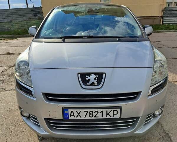 Серый Пежо 5008, объемом двигателя 2 л и пробегом 289 тыс. км за 7300 $, фото 1 на Automoto.ua