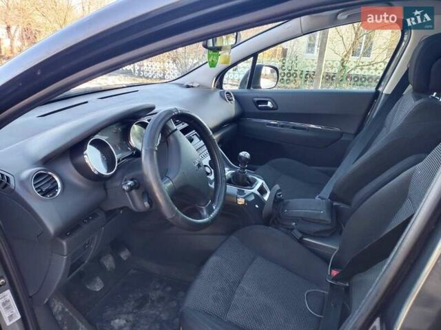 Серый Пежо 5008, объемом двигателя 1.6 л и пробегом 170 тыс. км за 5500 $, фото 1 на Automoto.ua