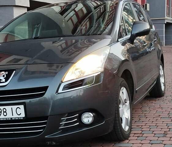 Серый Пежо 5008, объемом двигателя 1.6 л и пробегом 217 тыс. км за 6650 $, фото 1 на Automoto.ua