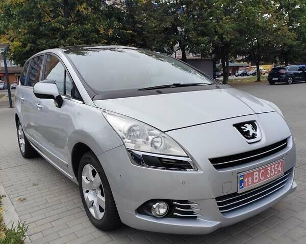 Серый Пежо 5008, объемом двигателя 1.6 л и пробегом 165 тыс. км за 7300 $, фото 1 на Automoto.ua