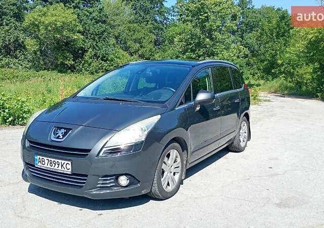 Серый Пежо 5008, объемом двигателя 1.6 л и пробегом 278 тыс. км за 7500 $, фото 1 на Automoto.ua