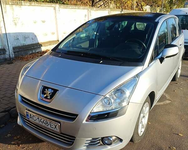 Серый Пежо 5008, объемом двигателя 2 л и пробегом 264 тыс. км за 9900 $, фото 1 на Automoto.ua