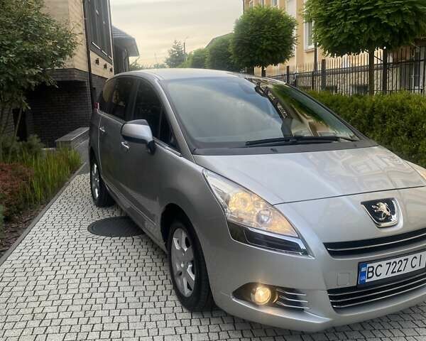 Серый Пежо 5008, объемом двигателя 2 л и пробегом 226 тыс. км за 8790 $, фото 1 на Automoto.ua
