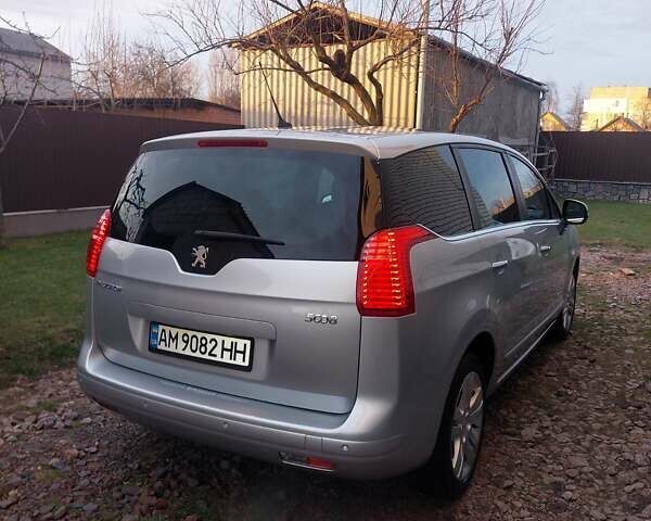 Серый Пежо 5008, объемом двигателя 1.56 л и пробегом 224 тыс. км за 9600 $, фото 1 на Automoto.ua