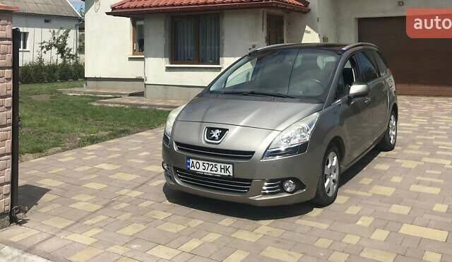 Серый Пежо 5008, объемом двигателя 0 л и пробегом 219 тыс. км за 8550 $, фото 1 на Automoto.ua