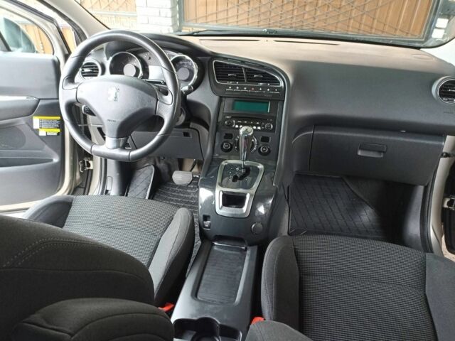 Сірий Пежо 5008, об'ємом двигуна 1.6 л та пробігом 120 тис. км за 9600 $, фото 1 на Automoto.ua