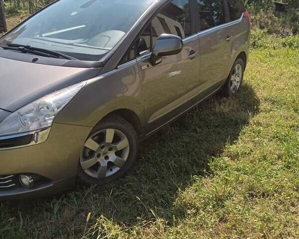 Серый Пежо 5008, объемом двигателя 1.6 л и пробегом 230 тыс. км за 8500 $, фото 1 на Automoto.ua