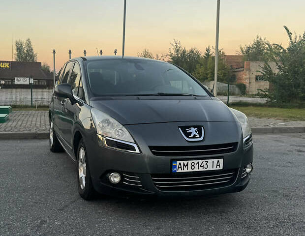 Серый Пежо 5008, объемом двигателя 1.56 л и пробегом 269 тыс. км за 7500 $, фото 1 на Automoto.ua