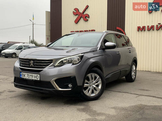 Серый Пежо 5008, объемом двигателя 1.56 л и пробегом 174 тыс. км за 17500 $, фото 1 на Automoto.ua