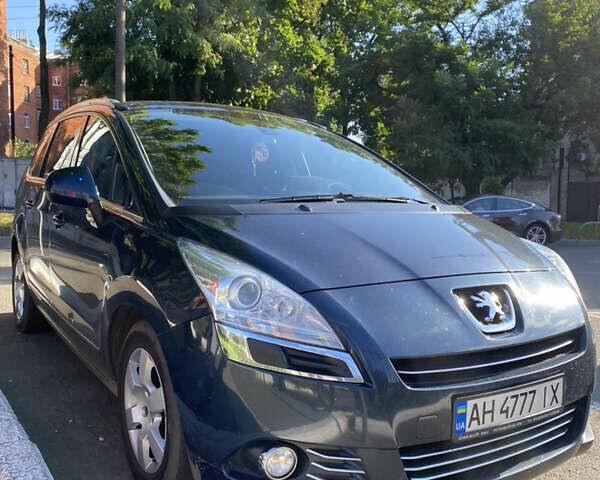 Синий Пежо 5008, объемом двигателя 1.6 л и пробегом 278 тыс. км за 10500 $, фото 1 на Automoto.ua