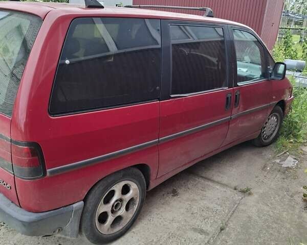 Красный Пежо 806, объемом двигателя 2 л и пробегом 350 тыс. км за 1300 $, фото 1 на Automoto.ua