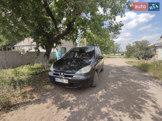 Серый Пежо 807, объемом двигателя 2 л и пробегом 215 тыс. км за 4500 $, фото 1 на Automoto.ua