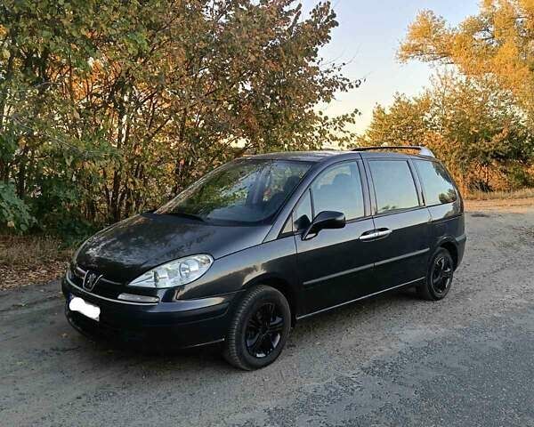 Серый Пежо 807, объемом двигателя 2.2 л и пробегом 322 тыс. км за 4700 $, фото 1 на Automoto.ua