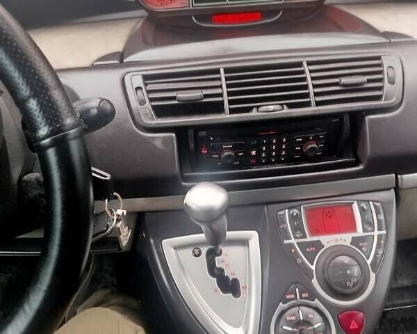 Серый Пежо 807, объемом двигателя 2 л и пробегом 330 тыс. км за 6000 $, фото 1 на Automoto.ua