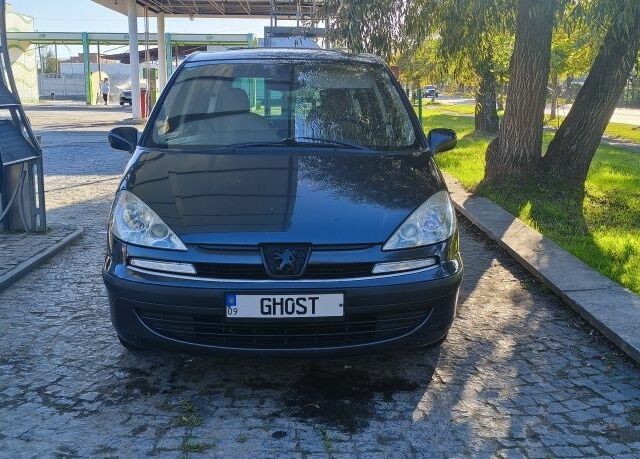 Серый Пежо 807, объемом двигателя 2 л и пробегом 350 тыс. км за 5800 $, фото 1 на Automoto.ua