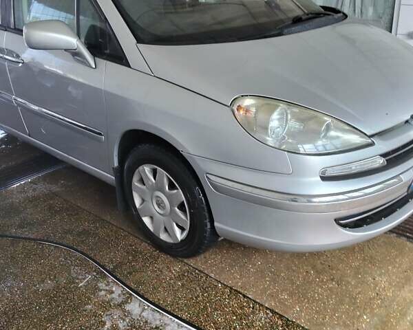 Серый Пежо 807, объемом двигателя 2 л и пробегом 271 тыс. км за 6000 $, фото 1 на Automoto.ua