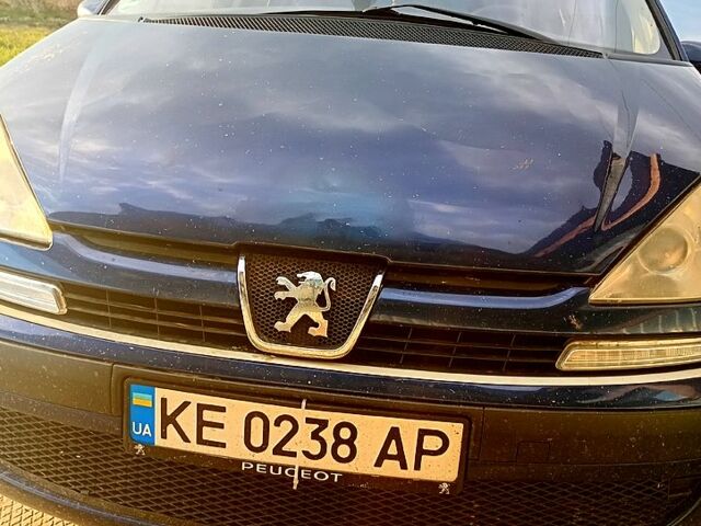 Синий Пежо 807, объемом двигателя 2 л и пробегом 350 тыс. км за 3800 $, фото 1 на Automoto.ua