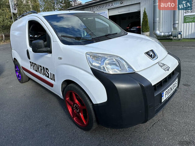 Белый Пежо Биппер груз.-пасс., объемом двигателя 1.4 л и пробегом 387 тыс. км за 4500 $, фото 1 на Automoto.ua