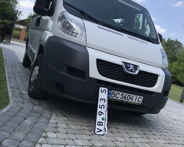 Білий Пежо Боксер пас., об'ємом двигуна 2.2 л та пробігом 250 тис. км за 12998 $, фото 1 на Automoto.ua