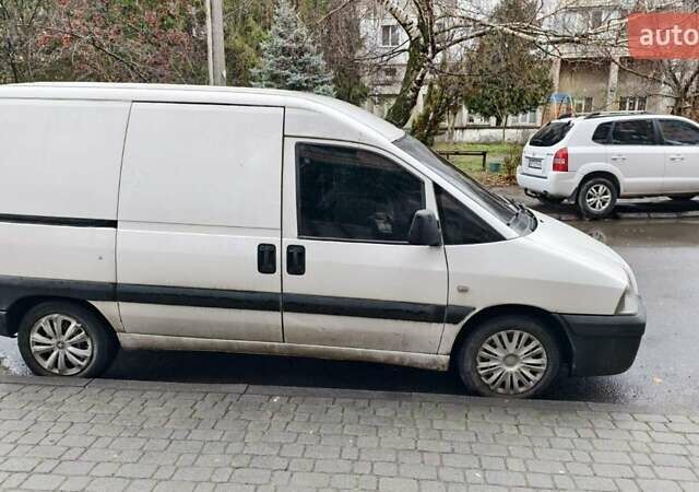 Белый Пежо Эксперт груз.-пасс., объемом двигателя 2 л и пробегом 425 тыс. км за 3200 $, фото 1 на Automoto.ua
