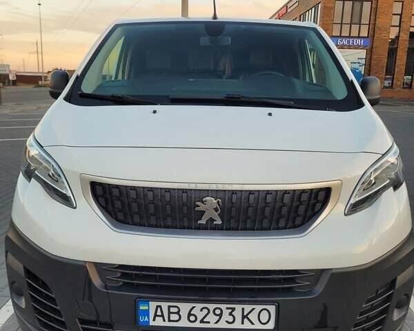Белый Пежо Эксперт груз.-пасс., объемом двигателя 2 л и пробегом 264 тыс. км за 16500 $, фото 1 на Automoto.ua