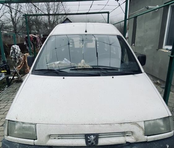 Білий Пежо Експерт вант.-пас., об'ємом двигуна 1.6 л та пробігом 400 тис. км за 700 $, фото 1 на Automoto.ua