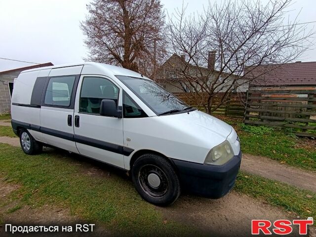 Белый Пежо Эксперт груз.-пасс., объемом двигателя 2 л и пробегом 484 тыс. км за 3800 $, фото 1 на Automoto.ua